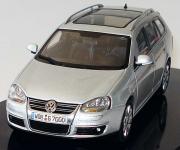 Прикрепленное изображение: VW_Golf_V_Variant_reflexsilbermet_VW_AutoART.JPG
