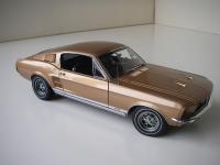 Прикрепленное изображение: Ford_Mustang_GT_Fastback_1967__AutoArt_.JPG