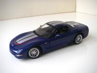 Прикрепленное изображение: Chevrolet_Corvette_Z06_Commemorative_Edition_2004__Autoart___6_.JPG