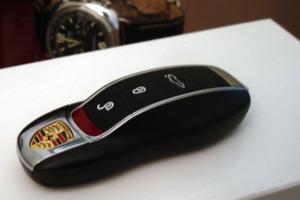 Прикрепленное изображение: porsche_panamera_usb_key_1.jpg