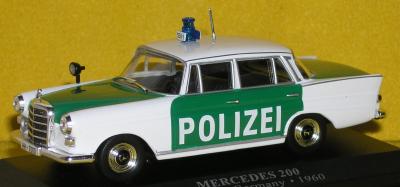 Прикрепленное изображение: Mercedes_200_W110_PC140088.JPG