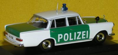 Прикрепленное изображение: Mercedes_200_W110_PC140091.JPG