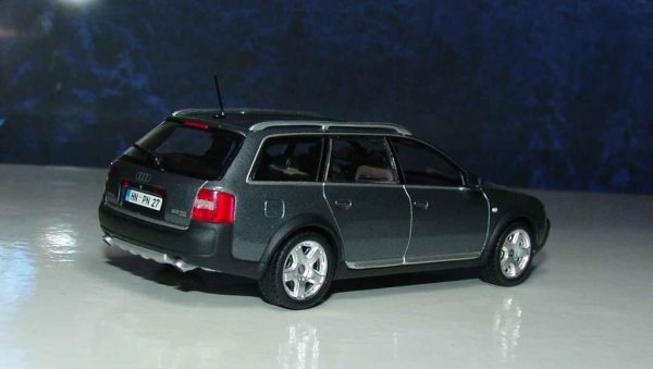 Audi Allroad Minichamps