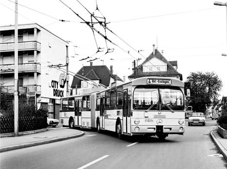 Mercedes_Benz_O_305.jpg