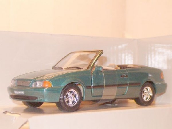 volvoc70cab.jpg