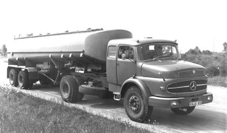 Mercedes_Benz_LS_324.jpg