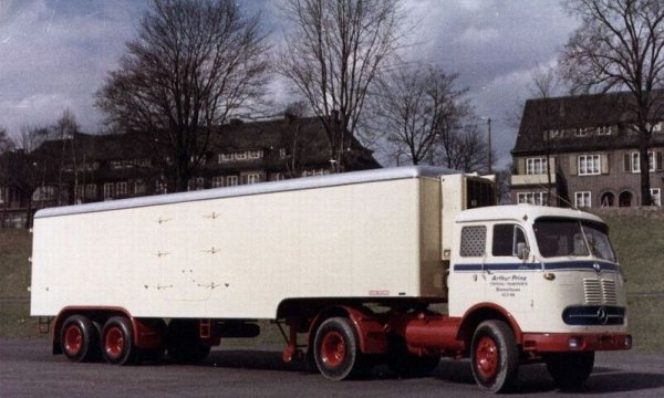 Mercedes_LPS334APrinz_1956.jpg