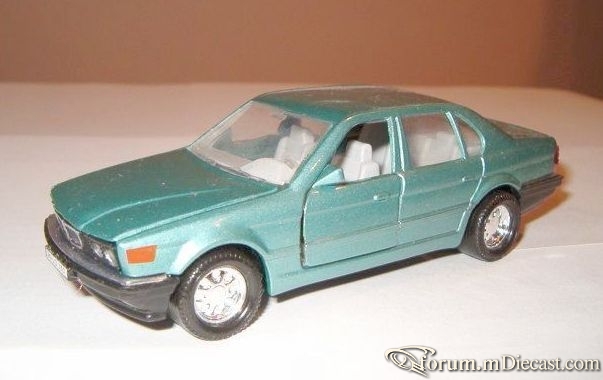 BMW E32 7-series 1986 Matchbox.jpg