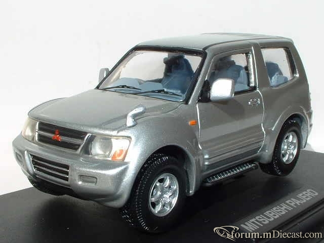 Mitsubishi Pajero 1999 SWB M4.jpg