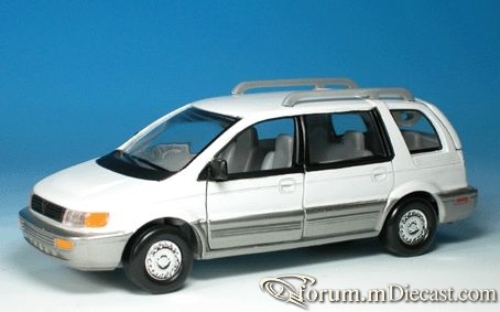 Mitsubishi Spacewagon.jpg