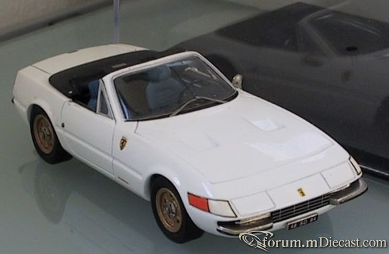 Ferrari 365GTS Daytona Spyder 1972 AMR.jpg