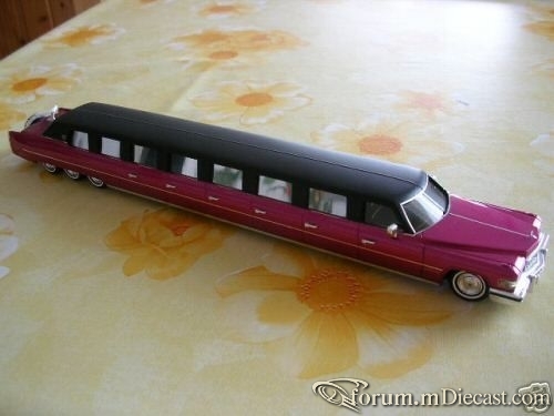 Cadillac 1976 Fleetwood Limousine-4 Elegance.jpg