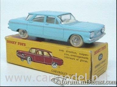 Chevrolet Corvair 4d 1960 Dinky.jpg