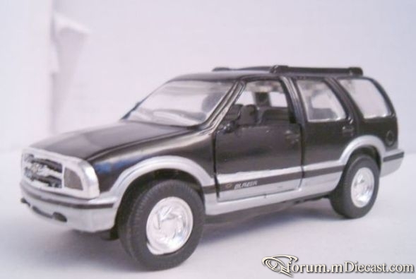 Chevrolet Blazer Road Champs.jpg