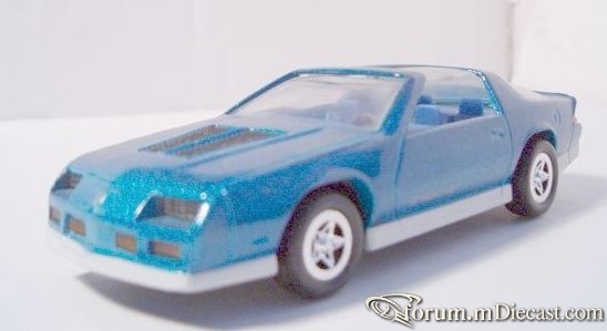 Chevrolet Camaro 1985 T-Top ERTL.jpg