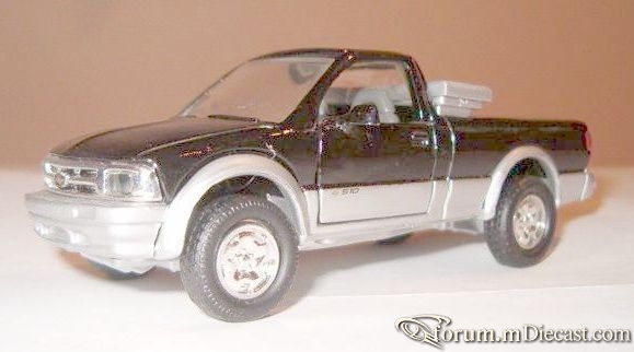 Chevrolet S10 ZR2 Road Champs.jpg
