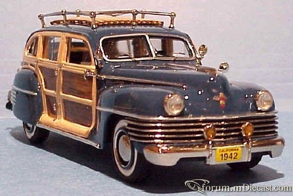 Chrysler Town And Country 1942 Wagon.jpg