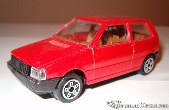 Fiat Uno 1984 3d Bburago.jpg