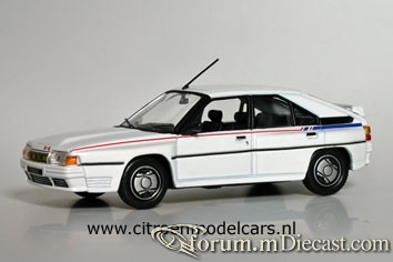Citroen BX 4TC Universal Hobbies.jpg