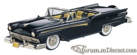Ford Fairlane 1957 Skyliner Brooklin.jpg