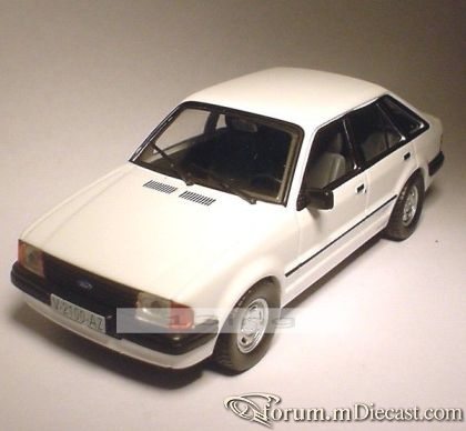 Ford Escort Mk.III 5d Ixo.jpg