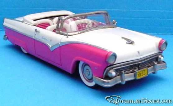 Ford Fairlane 1955 Sunliner Goldvarg.jpg