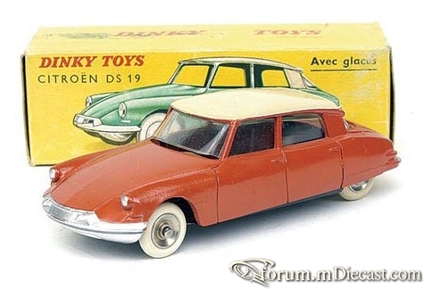 Citroen DS19 4d 1956 Dinky.jpg
