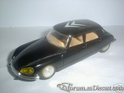 Citroen DS23 4d 1967 Verem.jpg