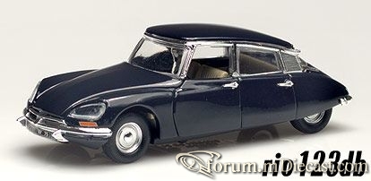 Citroen DS21 4d 1968 Rio.jpg