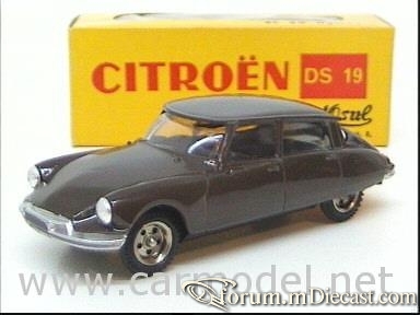 Citroen DS19 4d 1956 Metosul.jpg