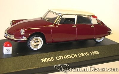 Citroen DS19 4d 1956 Nostalgie.jpg