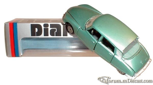 Citroen DS21 4d 1968 Diapet.jpg