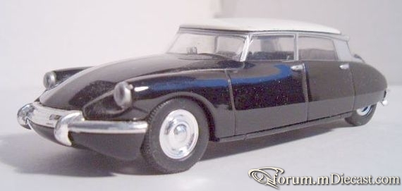 Citroen DS19 4d 1956 Del Prado.jpg