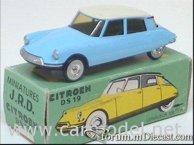 Citroen DS19 4d JRD.jpg