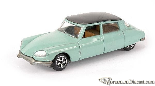 Citroen DS21 4d 1968 Politoys.jpg