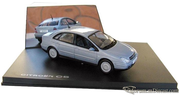 Citroen C5 1999 4d Norev.jpg