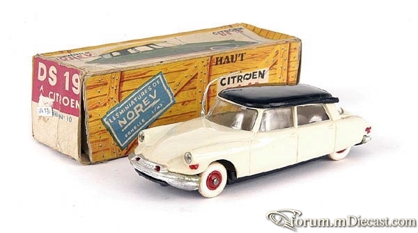 Citroen DS19 4d Norev.jpg
