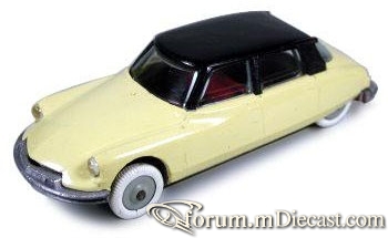 Citroen DS19 4d JEP.jpg