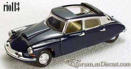 Citroen DS19 Open Roof Rio.jpg