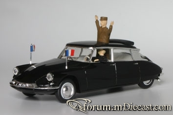 Citroen DS19 Presidentielle Rio.jpg