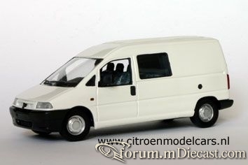 Citroen Jumpy 1995 Combi Solido-RobB.jpg
