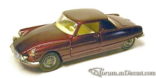 Citroen DS19 Chapron Dandy Corgi.jpg