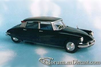 Citroen DS19 4d 1957 AAM-Boyer.jpg