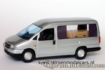 Citroen Jumpy 1995 Hearse Solido-RobB.jpg