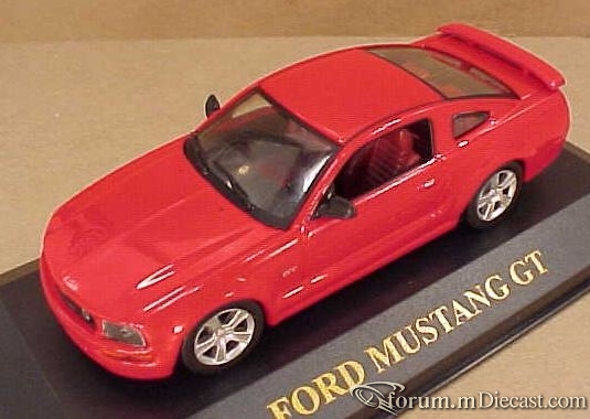 Ford Mustang 2005 GT Ixo.jpg