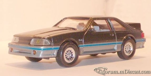Ford Mustang 1988 GT ERTL.jpg