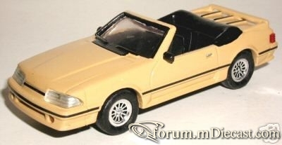 Ford Mustang 1988 GT Cabrio ERTL-ELC.jpg