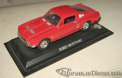 Ford Mustang 1965 Coupe Universal Hobbies.jpg