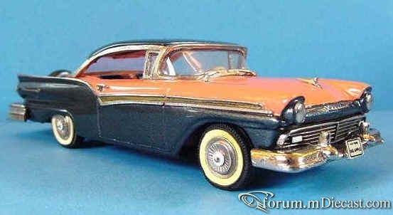 Ford Fairlane Sunliner Hardtop.jpg