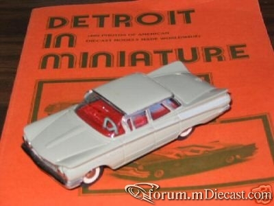 Buick Electra 1960 4d Cherryca Phenix.jpg